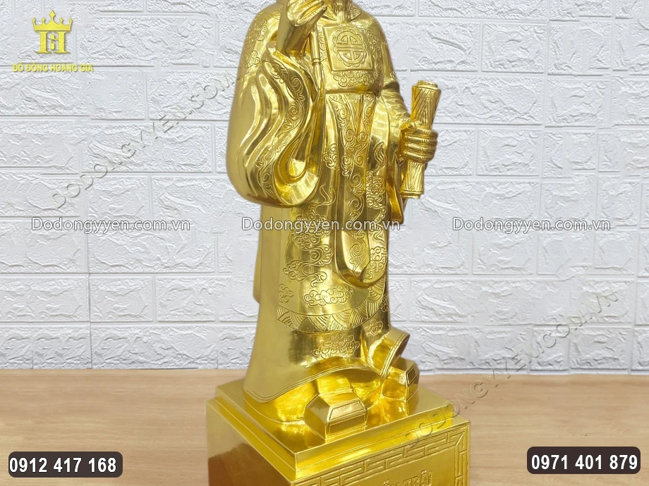 Từng họa tiết hoa văn được chạm khắc sắc n&eacute;t